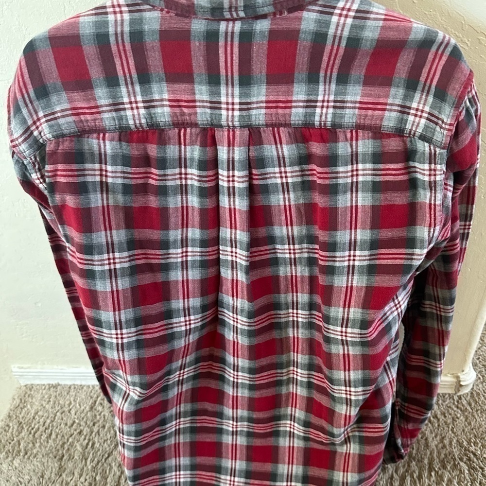 Men’s pre own as is Eddie Bauer large tall plaid long sleeve button front shirt - Picture 7 of 7
